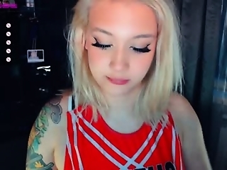 vickyfuckingdoll is  year old webcam girl