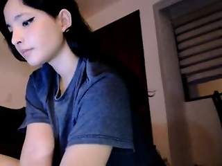 deni_bloom is 19 year old webcam girl