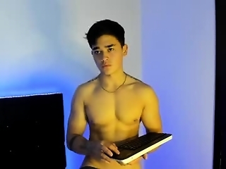 angelx_fox is 18 year old fetish webcam boy