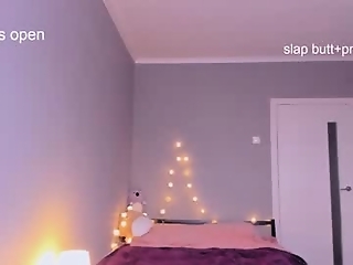 peachymaybe is 20 year old shy webcam girl