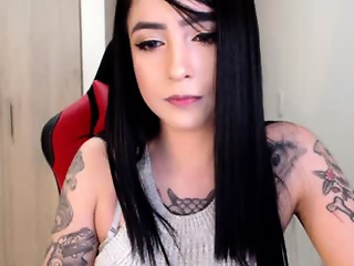 dinaoneg is 21 year old webcam girl