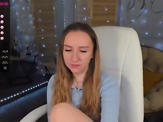 arielbelli is  year old webcam girl