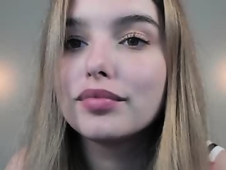 victoria_karma is 19 year old webcam girl