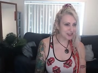 saucysky is 51 year old naughty webcam girl