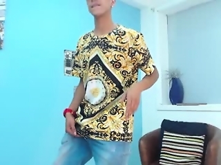 robert_kingg is  year old wild webcam boy