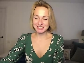 yummylilya is 35 year old webcam girl