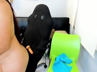 tivizaylove is  year old webcam girl