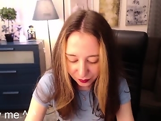 happystephanie is 19 year old webcam girl