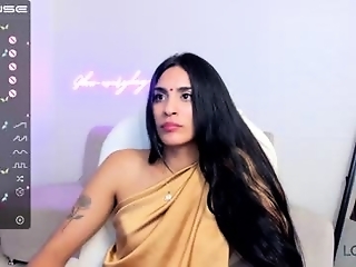 alishaindia is 21 year old webcam girl