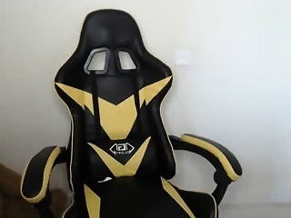 lavinell is 19 year old webcam girl