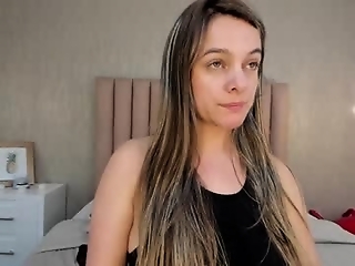 isabellaharley is 29 year old latino webcam girl