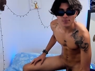 eren_blade_ is 18 year old webcam boy