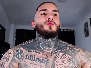 twonaugthy77 is  year old straight webcam boy