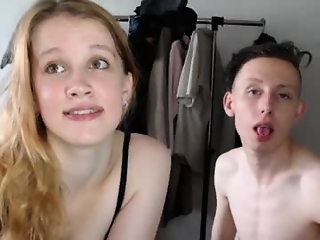 lian004 is 18 year old webcam couple