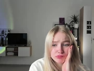 charming_daisy is 18 year old shy webcam girl