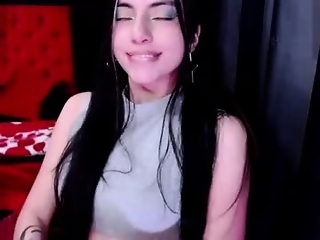 hollyxx_ is 19 year old webcam girl