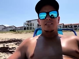 hardfitdad is 37 year old horny webcam boy