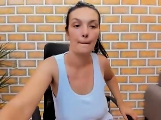 00hottits1991 is 30 year old webcam girl