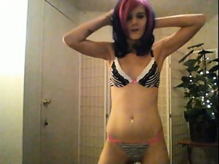 partyroomxxx is 25 year old webcam couple