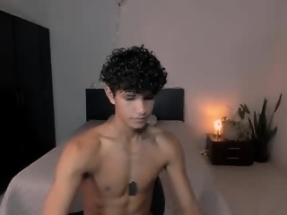 brandonstonexl is 18 year old gay webcam boy