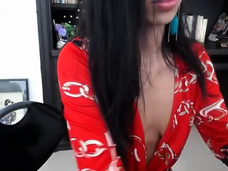 pssiquiss is  year old webcam girl