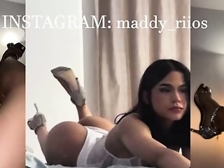 scarrlett_stone is 19 year old latino webcam shemale