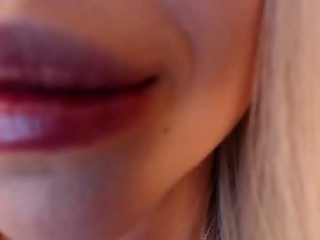 _mari_ is 20 year old horny asian webcam girl