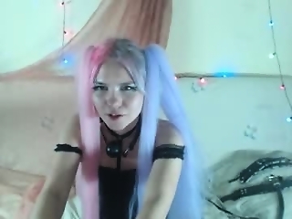 violetglains is 18 year old webcam girl