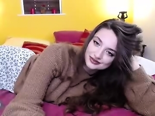 _oliviawolf__ is  year old webcam girl