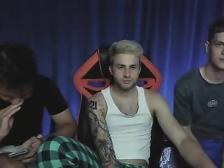 christophertan is 18 year old gay webcam boy