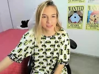 malucam_06 is  year old webcam girl