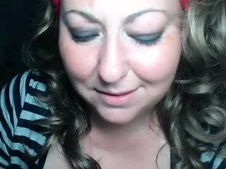 mishakiss34 is 36 year old horny blonde webcam girl