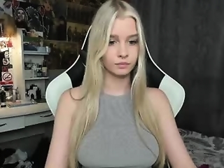 bunny_wetty is 18 year old shy blonde webcam girl