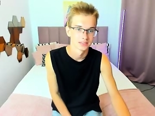 4ever_dude is 18 year old gay webcam boy