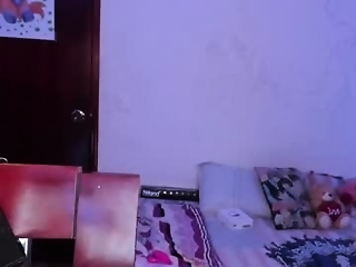 sarapbunny is 18 year old webcam girl