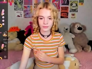 elly_milas is 18 year old girl