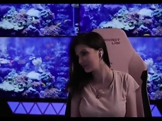 vanessa_love is 20 year old webcam girl