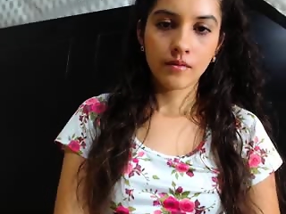 lailypink is 21 year old webcam girl