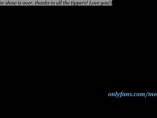 molly_p is 24 year old webcam girl