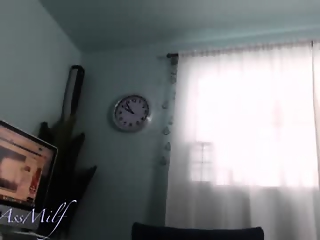 hawt_ass_milf is 20 year old webcam girl