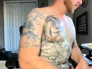 chillinthemosttt is 30 year old sexy webcam boy