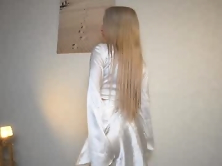 enchant_baby_ is 18 year old shy blonde webcam girl