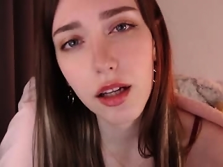 uwuxo is 22 year old sexy webcam girl