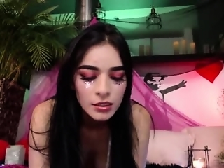 nicolemanson is 26 year old latino webcam girl