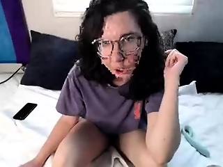 cleo_cam is 26 year old webcam girl