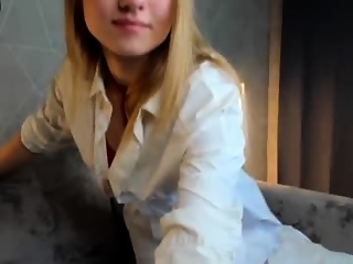 barbie_lis is 18 year old shy webcam girl