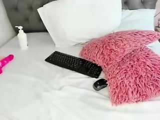 sara_castro24 is  year old girl