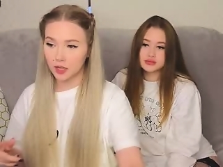 julylily is 19 year old lesbian asian webcam couple