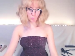 darkheto is 21 year old crazy webcam girl