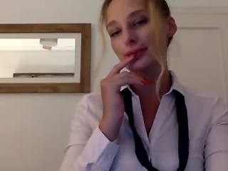 marilyndevilish is 28 year old webcam girl